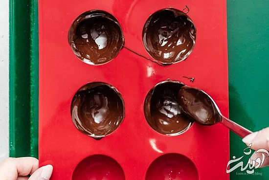 تصاویری از تهیه بمب شکلات داغ؛ جذاب و لاکچری